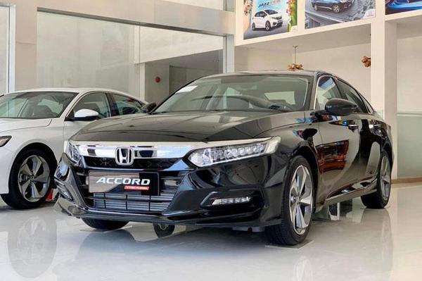 Honda Accord đời cũ tồn kho được các đại lý rao bán với mức giá cực hấp dẫn