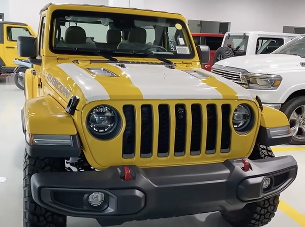 Những chiếc Jeep Wrangler 2021 bản 2 cửa đầu tiên về đại lý, giá bán từ 3,526 tỷ đồng