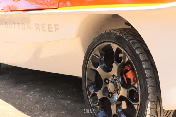 Bất ngờ với chiếc Ford Fiesta vừa "biết bơi", vừa đi phố