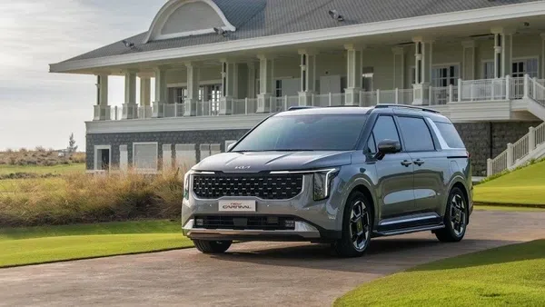 Kia Carnival bản facelift 2024 sẽ có giá từ 1,299 tỷ đồng