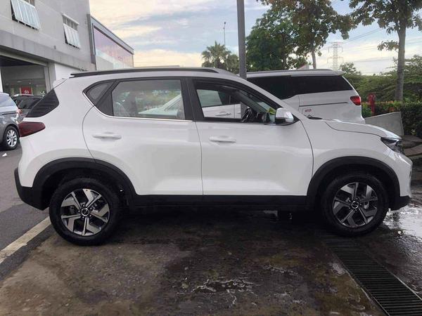 Ảnh thực tế Kia Sonet về đại lý Việt Nam, giá bán từ 499 triệu đồng