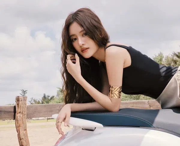Ngắm Hot girl Trâm Ngô bên Yamaha Grande