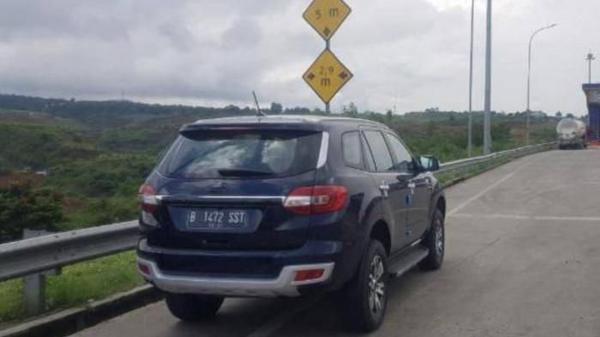 Phát hiện Ford Everest 2022 chạy thử nghiệm với ngoại hình không ngụy trang