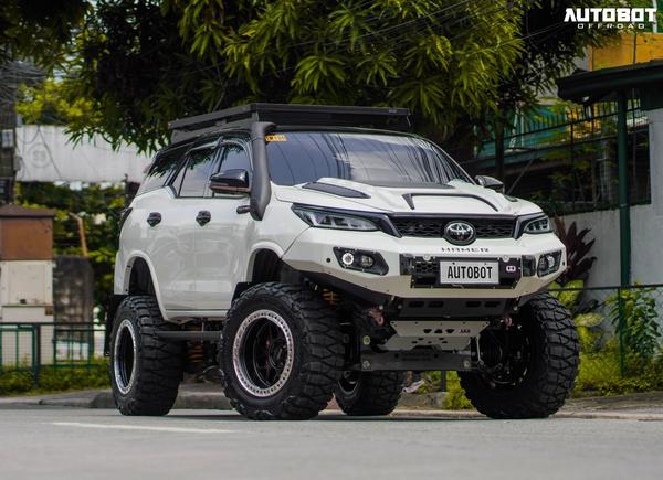 Toyota Fortuner GR Sport "lột xác" với bản độ off-road hầm hố