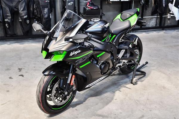 Chiêm ngưỡng Kawasaki Ninja ZX-10R 2021 giá 729 triệu đồng tại Việt Nam