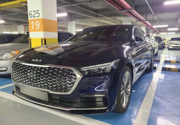 Kia K9 lộ ảnh thực tế gây thất vọng, kém sang và khá mờ nhạt