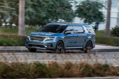 Kia Carnival 2022 công bố hình ảnh mới nhất, là mẫu xe đầu tiên sử dụng logo mới