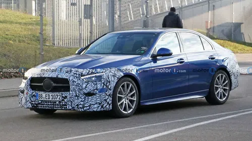Mercedes C-Class Sedan 2022 lộ diện trên đường phố với phiên bản thử nghiệm