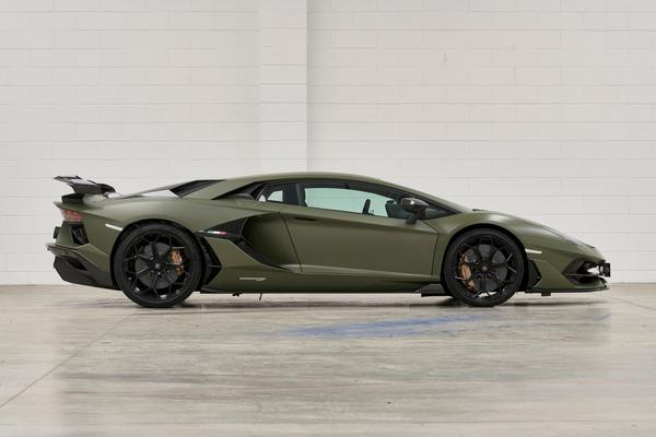 Lamborghini Aventador SVJ gây chú ý với màu sơn độc nhất được bán đấu giá triệu đô
