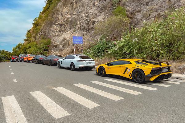 Lamborghini Aventador SV dạo biển Nha Trang cùng loạt siêu xe thể thao