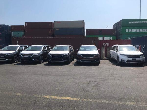 Kia Sedona 2021 cập bến tại cảng Việt Nam cho thấy ngày ra mắt cận kề