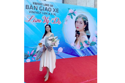 Lâm Vỹ Dạ tậu VinFast Lux A2.0 hơn 1 tỷ đồng