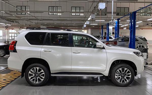 Toyota Land Cruiser Prado bản facelift có mặt tại đại lý, tăng 170 triệu đồng