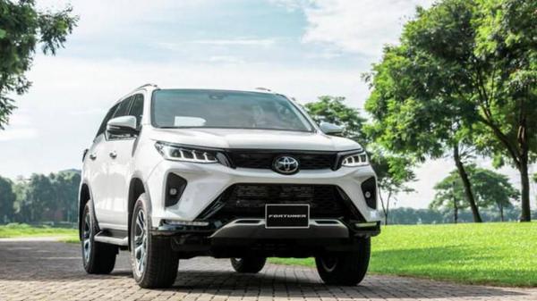 Lộ thông tin Toyota Fortuner sắp ra mắt bản cải tiến, tăng giá bán nhẹ