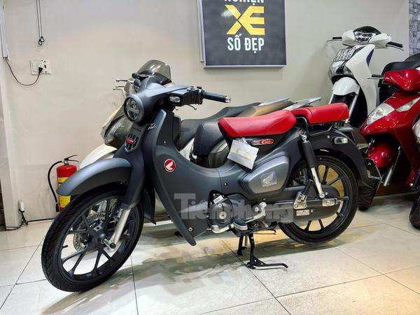 Honda Super Cub C125 biển "sảnh rồng" giá nửa tỷ đồng tại TP.HCM