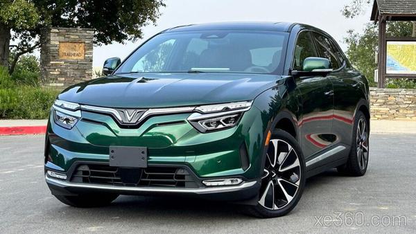 Hơn một nửa số xe VinFast bán trong nửa đầu năm 2023 được mua bởi hãng taxi của VinGroup