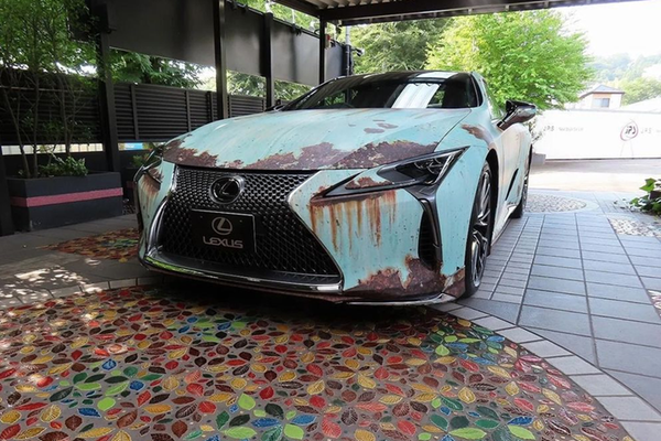Lexus LC500 phong cách han rỉ nhìn không nhận ra