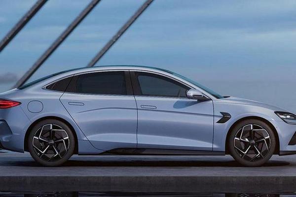 Sedan chạy điện BYD Seal ra mắt, tham vọng "đấu" Tesla Model 3