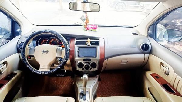 Nissan Grand Livina dàn lạnh kém quá nếu ngồi hàng ghế cuối
