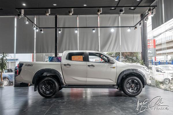 Xe bán tải Isuzu D-Max 2021 chính thức ra mắt tại Việt Nam với giá từ 630 triệu đồng