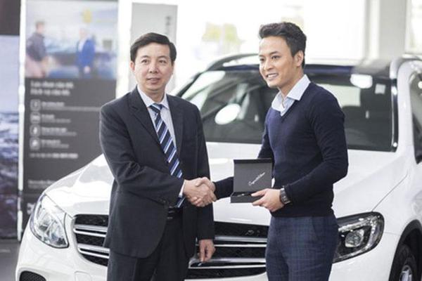 Soi bộ sưu tập xe khủng của diễn viên Hồng Đăng