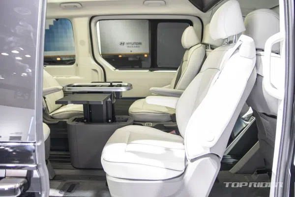 Hyundai Staria Lounge Limousine bản cao cấp với dàn trang bị "khủng"
