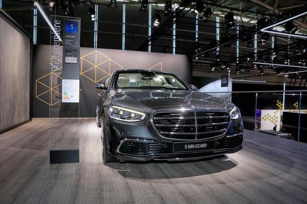 Mercedes-Benz S-Class phiên bản bọc thép, chống chịu được súng trường