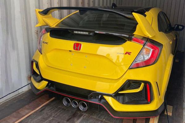 Honda Civic Type R màu vàng nổi bật đầu tiên xuất hiện tại Việt Nam