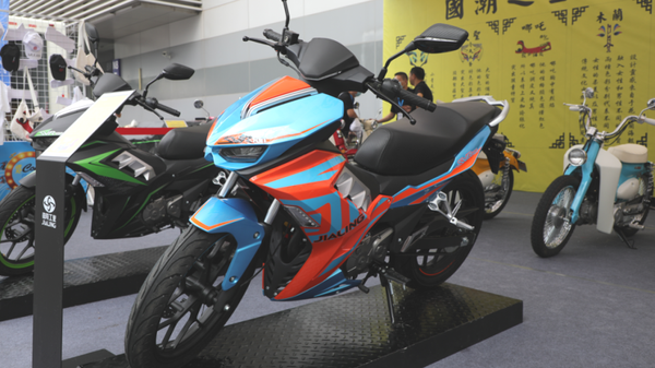 Xe côn tay Trung Quốc ra mắt với ngoại hình "sao chép" Honda Winner X