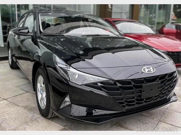 Hyundai Elantra 2023 bản tiêu chuẩn đã có mặt tại đại lý, giá 599 triệu đồng