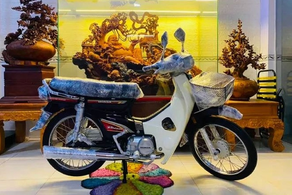 Honda Dream II đời 2002 giá 1,8 tỷ đồng về tay đại gia Cần Thơ