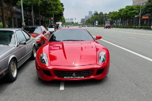 Ferrari 599 GTB Fiorano hơn 10 năm tuổi rao bán giá gần 8 tỷ đồng