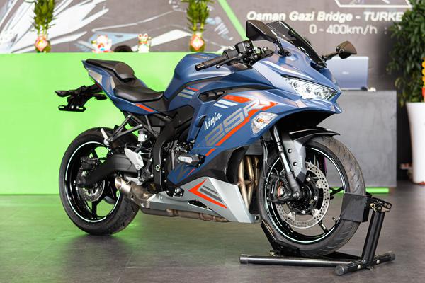 Cận cảnh Kawasaki Ninja ZX-25R SE đời 2022 tại Việt Nam giá 191 triệu đồng