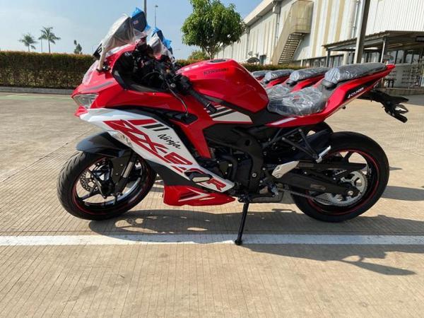 Ảnh thực tế Kawasaki ZX-25R 2021 gây thất vọng vì "kém sắc"