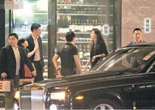 Soi bộ sưu tập ô tô của sao Hoa ngữ "Tiểu Yến Tử" Triệu Vy