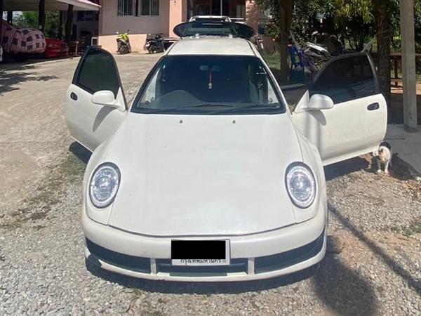 Honda Civic độ thành siêu xe Porsche