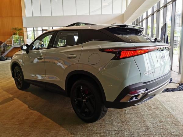 Liệu ngôi vương của Toyota Corolla Cross có lung lay trước đối thủ này?