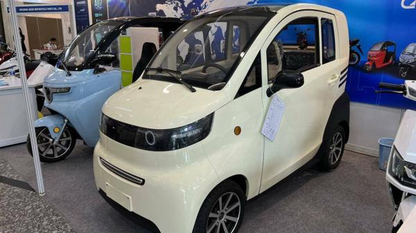 Ô tô điện mini Trung Quốc chỉ chở được 3 người cạnh tranh Wuling Hongguang