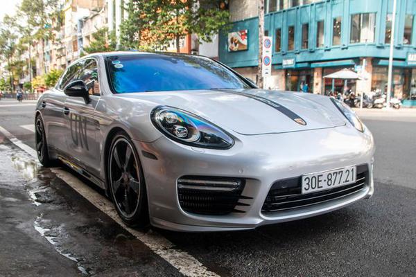 Porsche Panamera Turbo S Executive bất ngờ xuất hiện trên đường phố TP.HCM