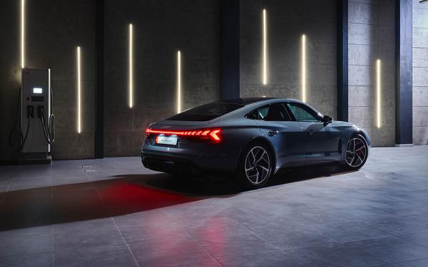 Trọn bộ ảnh Audi RS e-tron GT chạy điện tại Việt Nam