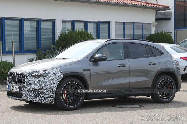 Mercedes-Benz GLA 45 bị bắt gặp chạy thử nghiệm trên phố