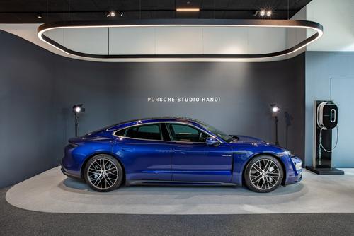 Porche Studio đầu tiên tại Việt Nam chính thức khai trương ở Hà Nội