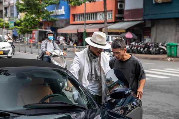 "Vua cà phê" Đặng Lê Nguyên Vũ cầm lái BMW Z4 E85 hàng hiếm tại TP.HCM