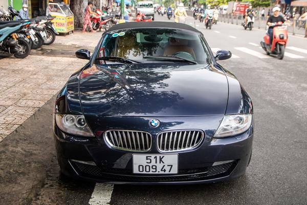 "Vua cà phê" Đặng Lê Nguyên Vũ cầm lái BMW Z4 E85 hàng hiếm tại TP.HCM