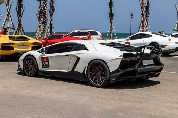 Ngắm Lamborghini Aventador 10 tỷ, hot girl Jessie Lương mua của Phan Công Khanh?
