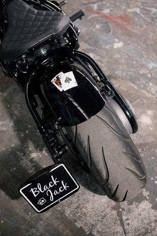 BMW Motorrad Ba Lan ra mắt 7 chiếc BMW R18 Custom