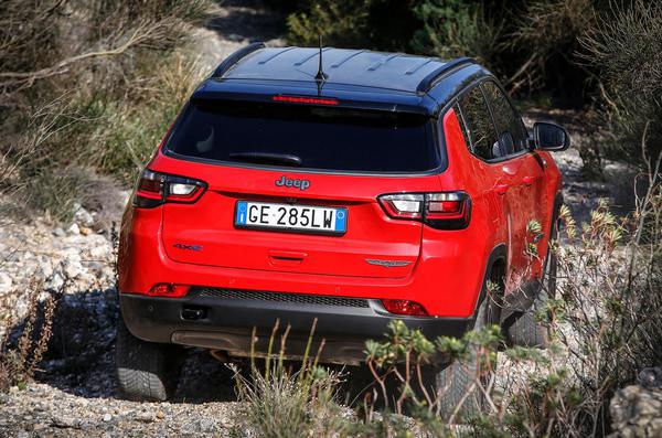Jeep Compass 2021 mới mẽ với ngoại hình và nội thất được cập nhật