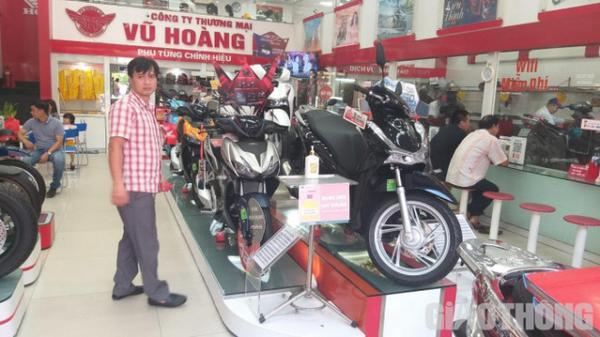 Giá bán của mẫu xe Honda SH 2021 lại tiếp tục tăng cao