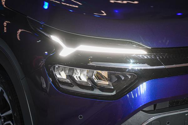 "Soi" chi tiết Kia Carens phiên bản 6 chỗ ngồi với giá 849 triệu đồng