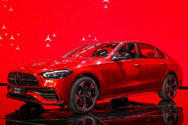Mercedes-Benz C-Class phiên bản kéo dài chính thức ra mắt với 2 tùy chọn động cơ